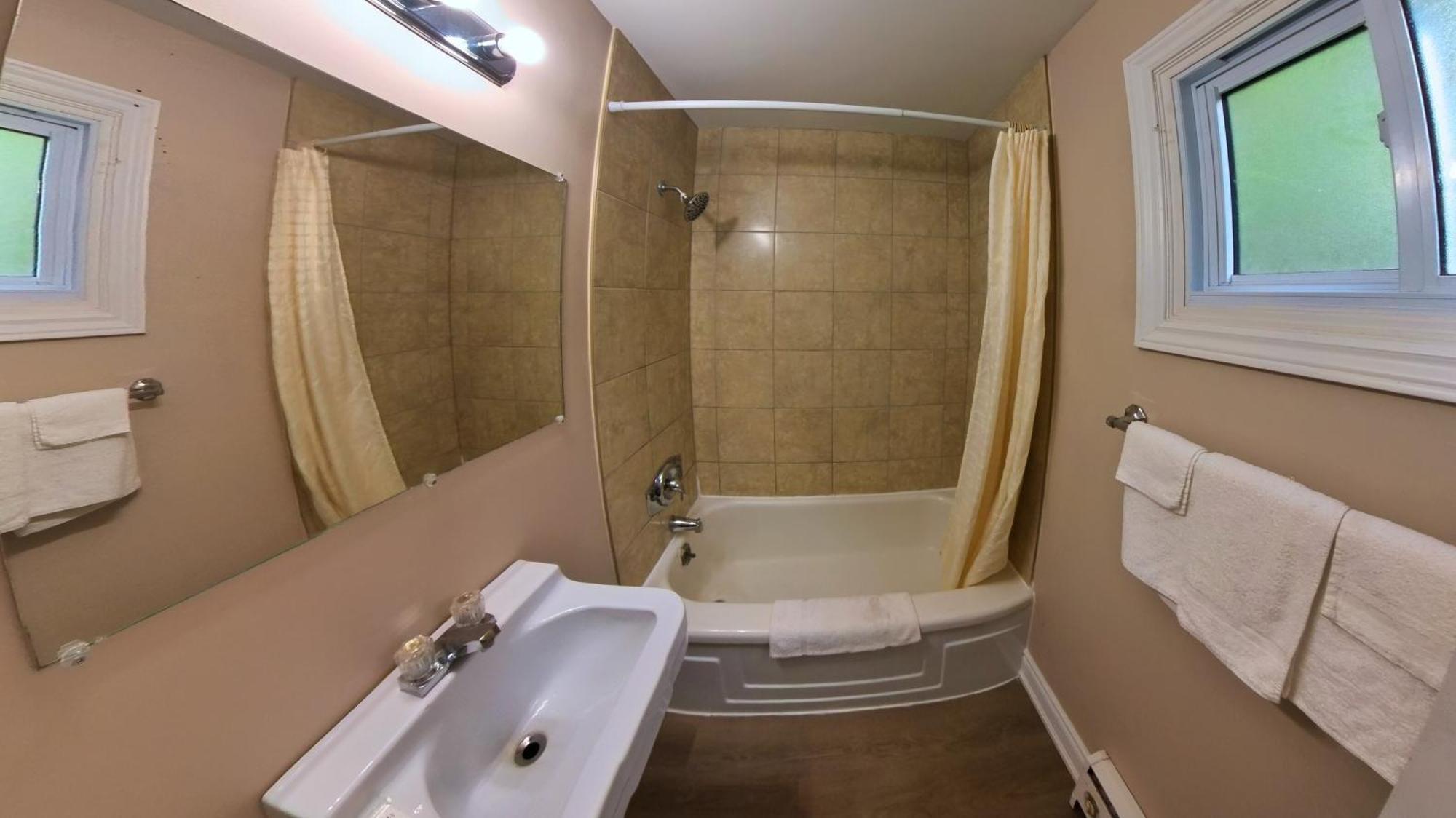 Maple Leaf Inn & Suites Kincardine Εξωτερικό φωτογραφία
