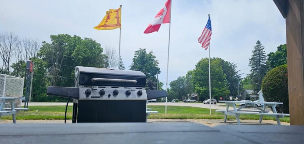 Maple Leaf Inn & Suites Kincardine Εξωτερικό φωτογραφία